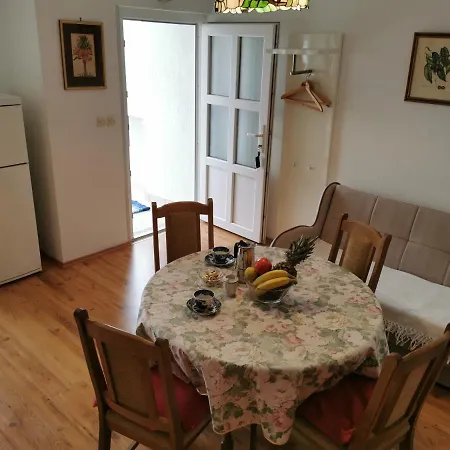 Apartment Emilia Daire
